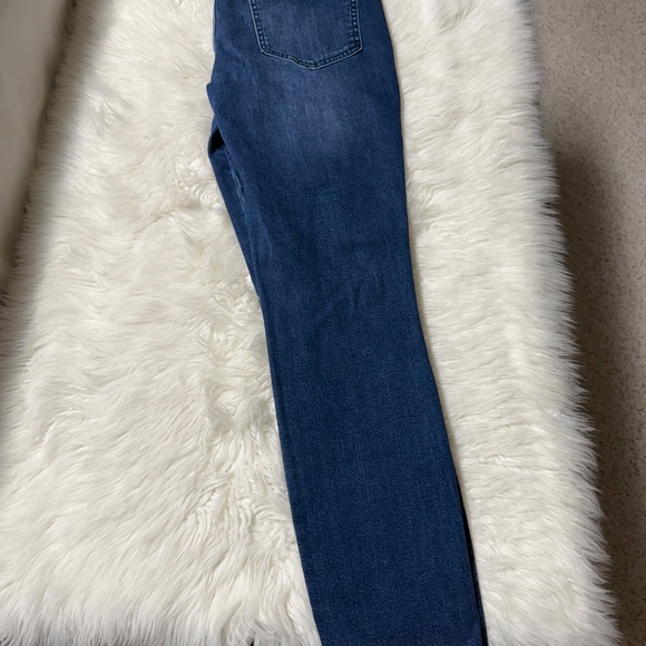 Guess- Sexy Curve Mid-Rise Skinny Jeans - Picture 2 of 5